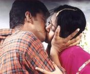 23 1422018853 liplock10.jpg from tamil collage kiss