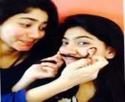 40 sai pallavi funny pic with her sister 404x462.jpg from sai pallavi and shakeela funny fb comment
