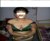 marwari bhabhi stripping off saree showing awesome cleavage and chaddi pics 10.jpg from sexy indian bhabhi stripping off blouse and petticoat posing nude mmshorse xxx