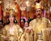 gong li as empress and chow yun fatt as emperor in curse of the golden flower 2006 2.jpg from curse of the golden flower hot scean