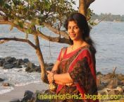 indianhotgirls2blogspotvizag married lady smiling at beach side caught on camera.jpg from 13 and young bhabi blue