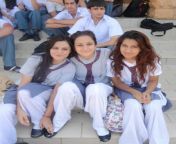 pakistani school girls 2.jpg from pakathan school gifl