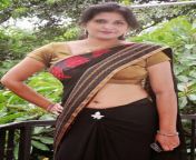 khushboo navel show in saree 2.jpg from moti anty khusboo gand