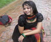 karachi hot sexy girls pictures in rain pakistani girls pictures.jpg from sexy pakistani university bra chaddi stripped pussy licked foreplay mms