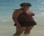 indian aunty at goa beach down blouse bend down 3.jpg from aunty goa bea