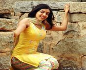 kajal agarwal hot yellow tight salwar stills 1.jpg from indian salwar thigh pantyideo kajal aga村Φ閻愬弶娈介Ÿ