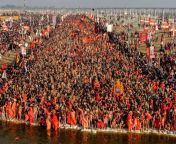a sea of devotees gathered to take bath sangam on the occasion of makar sankranti 15476116071.jpg from wanita india gemuk mandi sungai