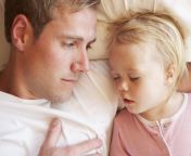 istock 000021302848 double e1480432534583.jpg from father and daughter sleep in