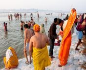 indian woman wears sari bathing 29218299.jpg from desi boudi bath saree