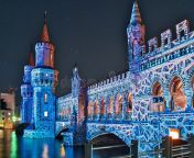обербаумбруке в берлине года на фестиваль света мостик прогибается 229659792.jpg from шпагат на мостик часть