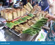 kanom jak thailändisches konfekt gemacht vom mehl von der kokosnuss und zucker nongmon markt bangsan chonburi thailand 98053677.jpg from yak mon