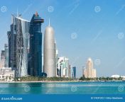 kijk op het stadscentrum met skyscrapers aan de andere kant van zee doha qatar 174597292.jpg from doha and zee