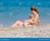 mutter mit kind auf dem strand 52157703.jpg from nackte nudisten mutter kind photos