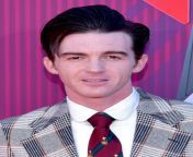 drake bell 2019 by glenn francis cropped.jpg from bell@ french