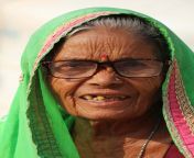 smiling indian old lady 87b9oaevhjr0ibqs.jpg from indian old lady pussy