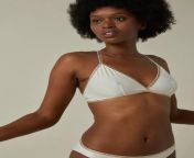 brassiere la nouvelle lingerie sans armatures triangle vanilla blanc bretelle doree 1 500x webpv1665643934 from jennifersilverbeauty