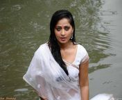 932854 south indian actress anushka shetty hot saree in tollywood movie 1600x1063 h.jpg from anushka hotxxx pots
