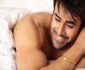 pearl v puri flaunts his abs going shirtless mohsin khan looks stud in colour block sweater.jpg from pearl puri hot abs pic