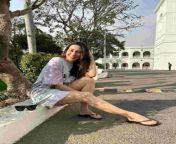 in pics karisma kapoor flaunts her toned legs in a tie dye t shirt and white shorts 761x920.jpg from karisma kapoor legs