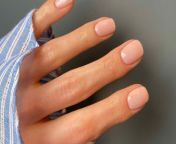 simple nude nails bycamillelouise.jpg from nude tumb