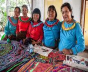 pe peru result recognizing indigenous peoples 780px artisan women received financial support to improve their textile production and access new markets daniel marti nez quintallina world bank 2020 photo 1 artesanas pucallpa.jpg from peruvian action