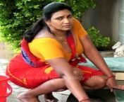 88cf2863bae3f5c48ec8031391e1d92a.jpg from aunty saree lift an show pussy