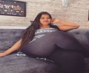 06e1692737e26c5061ec1e307a1bf55e.jpg from indian aunty leggings yoga pant