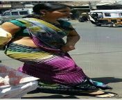 23e875a43eb09f7fff0ead3af3a63724.jpg from indian aunty in saree walking