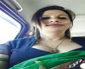 31e2d02b1e7da2ca5b3abb52fe8c95a8.jpg from indian aunty cleavage and