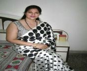 3676aafdeaf5c5822a1a40b3d43fc748 indian beauty coach.jpg from saree old age aunty sex video