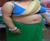 c6f249d3c7521487dbd9c18471a95cf6.jpg from booby indian aunty wearing sari showing huge cleavage and hot navel