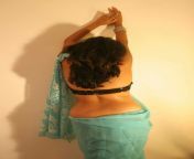 c9fb144194d71996894685542277c6e0.jpg from hot photo of back side kamar of marathi aunty in wearing a saree in her style