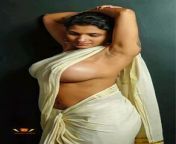 531ea5f58d242b2f345b93f5bcac5ede.jpg from hot desi bhabhi blouseless in saree showing cleavage and