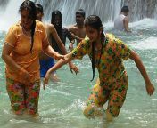 1a9d41cc319776cc7d9570561f5dd705.jpg from indian desi bathing outside of the house desi women open