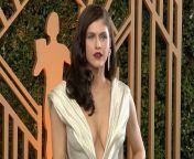 54730807 0 image m 5 1646003166384.jpg from alexandra daddario flaunts her famous cleavage at the 28th screen actors guild awards 107 jpg