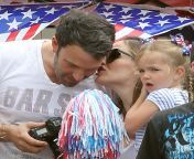 ben and jen with their 3 kids watch 4th of july parede ben affleck and jennifer garner 31368622 594 563.jpg from ben fuck july