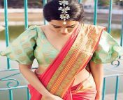content how to tie a saree.jpg from hand in saree