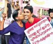 sunday et how kochiites dilemma to kiss or not to kiss went viral.jpg from naughty mallu college kissed on lips and boob press voyeur mms mms 4gp