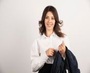 woman employee holding her jacket white 114579 77625 jpgsize626extjpggaga1 1 1803636316 1701129600semtais from 77625 jpg