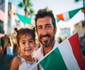 padre e hija sosteniendo bandera mexicana 780838 11211.jpg from padre e hija mexicana