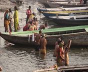 people washing in ganges river varanasi india jpgs640x640k20cufhrozplkmweb dyj8 7mhv9v o1gzd rrwynwtn8sm from bangla bath fishing hot video