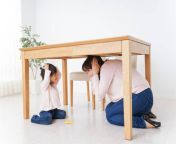 parent and child huddling under a table picture id872393430k6m872393430s612x612w0hlbjoombvjf0bmvg 0xi riurqp83mxwrxugm acptju from under table