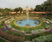 mughal garden rashtrapati bhavan.jpg from india garden