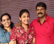 arya parvathi c with parents deepti shankar l and shankar mp.jpg from mallu mom n sonmalu actress