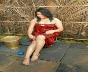 c61yilxwsaqogen.jpg from indian aunty bathing in petticoat