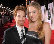 seth green clare grant 5 32e96f6bbe724807a9f79aa3e70c9e75.jpg from claire grant