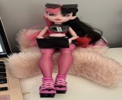 set up my draculaura doll on my desk so she can do work v0 5zwwc03g411c1 jpgwidth640cropsmartautowebps5cb3f399b6b0f9dff94f25972295d4e03053b937 from doll xxxx