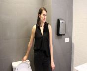 womanbathroomtoilet 820x500.jpg from toilet farting