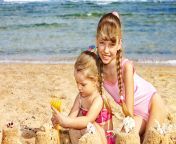little girls two beach 482706 3840x2400.jpg from enfant biquini plage