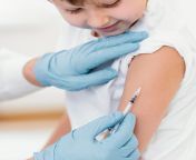 close up boy getting vaccine.jpg from vacina